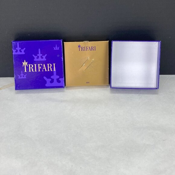 Vintage Trifari Snowflake Brooch Christmas Pin - Picture 7 of 8